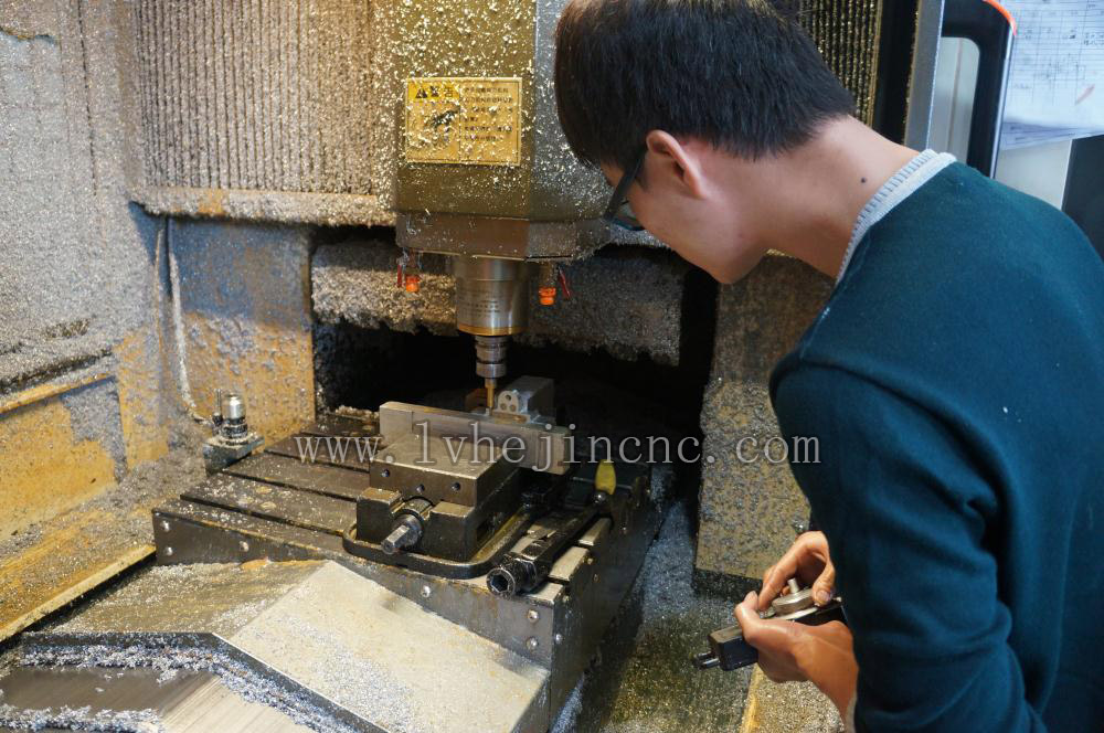 員(yuán)工調機中(zhōng)1 員工調機中1